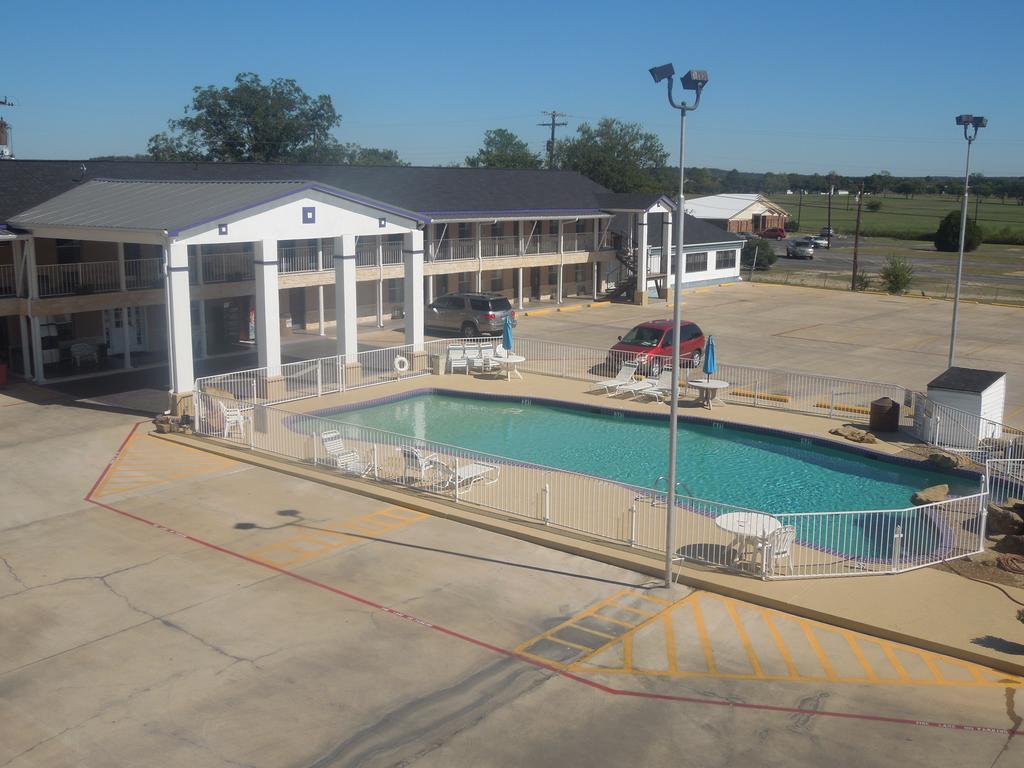 Relax Inn Mineral Wells Exterior photo