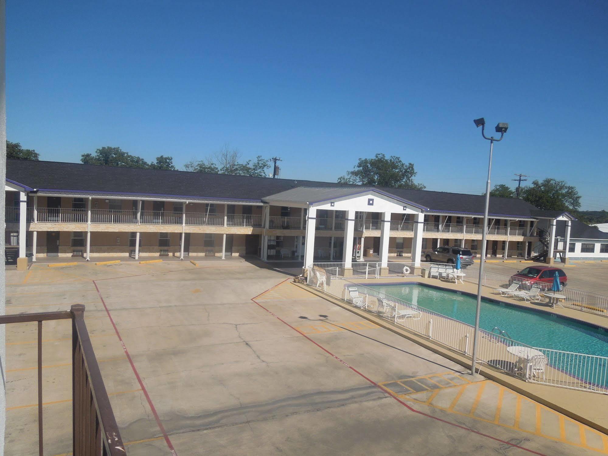 Relax Inn Mineral Wells Exterior photo